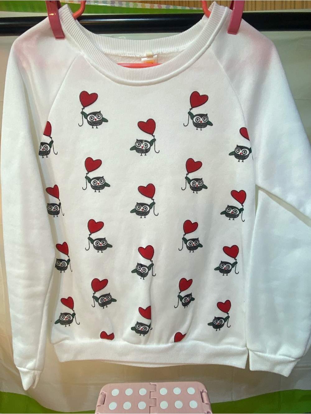 White Women’s Sweatshirt with Red Heart Owl Print